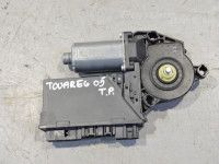 Volkswagen Touareg Двигатель стеклоподъемника, задней правой  Запчасть код: 7L0959704D  00A
Тип кузова: Maastur